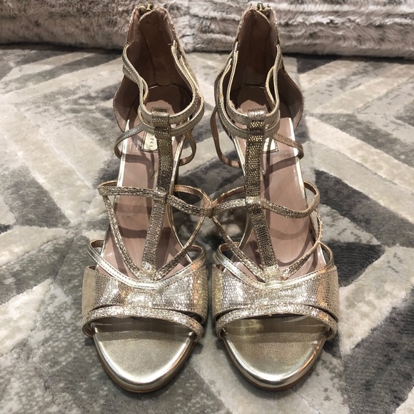 Tahari Bella Faux SnakeSkin Gold Heels 8M. GUC - Picture 10 of 10